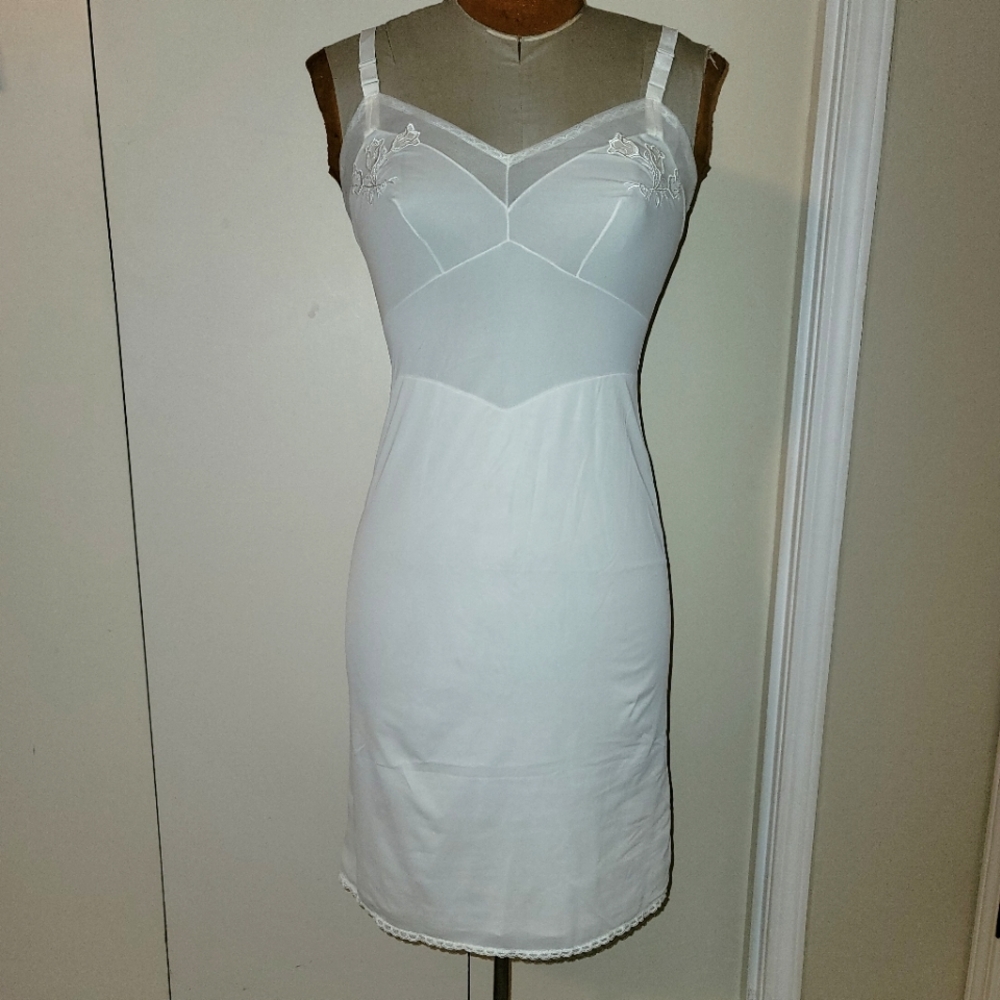 Vintage Off-white slip  Sz 14/36